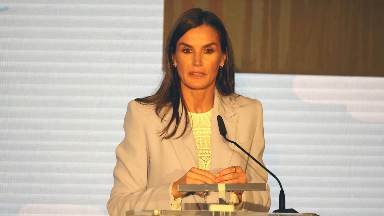 La reina Letizia en tratamiento médico: Abordando el estrés y la ansiedad con apoyo profesional