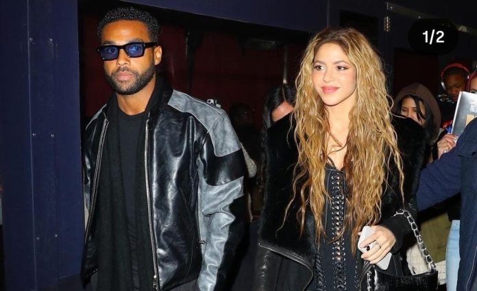 Shakira y Lucien de 'Emily in Paris' pillados: ¿Amor en el menú neoyorquino?