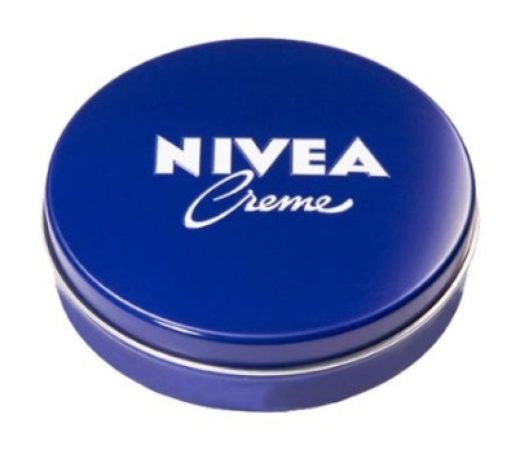 Uso de crema hidratante, como Nivea, para mantener el brillo