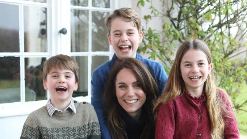Ahora, EnBlau pone el foco en la situación actual de Kate Middleton y de la casa real británica