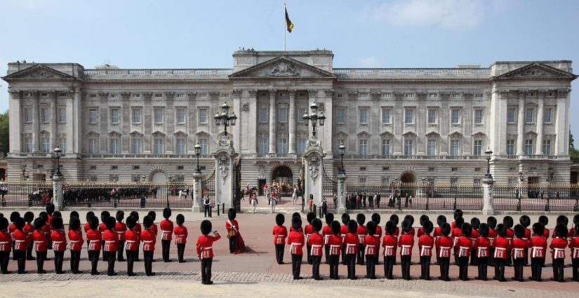 Descubre cómo puedes unirte al equipo del Palacio de Buckingham y cuánto ganarás 1 Merca2.es Palacio Buckingham jpg Merca2.es