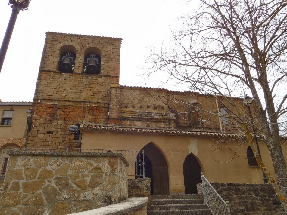 NAVARRA: SANTA CRUZ DE EGUÍLAR DE IZCO Y EL CASTILLO DE ARAZURI