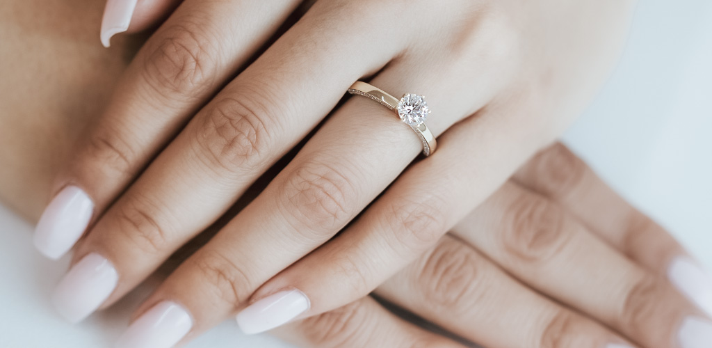 Te enseñamos a descubrir fácilmente tu talla exacta de anillo sin salir de casa