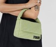 Tous rebaja en El Corte Inglés su bolso bandolera en varios colores que es ideal para esta primavera