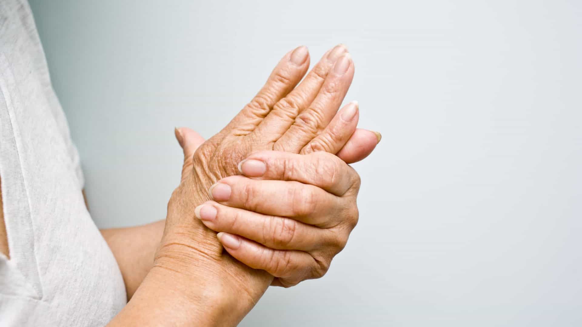 Artritis: 5 formas de fortalecer tus huesos con la dieta correcta