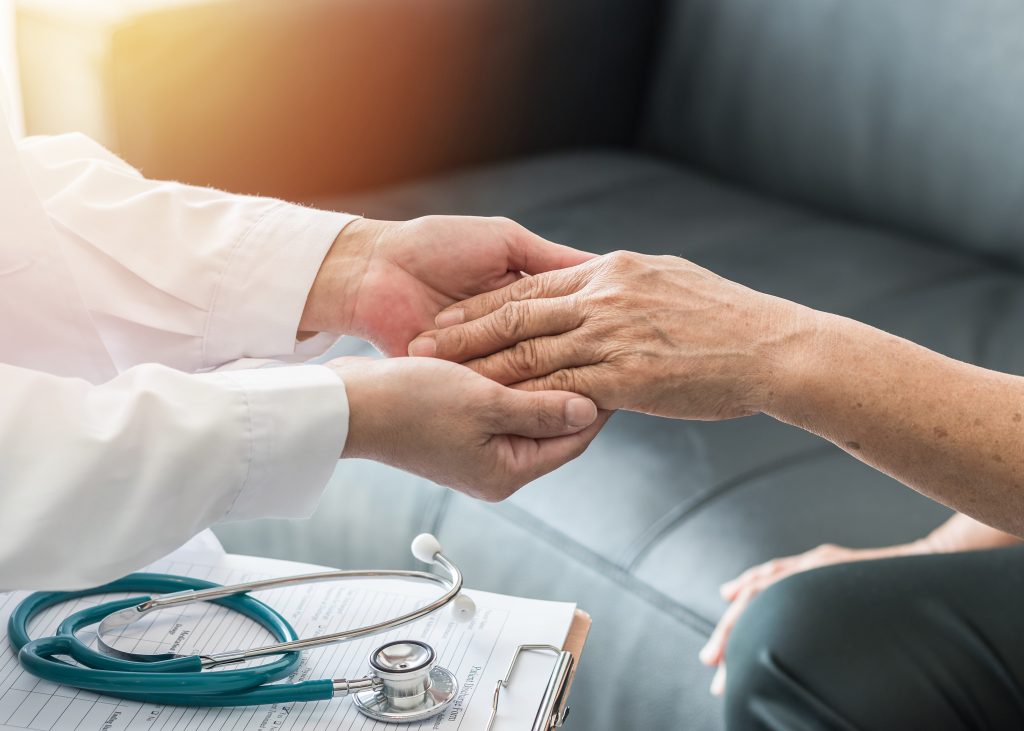 Sigue estos pasos para reducir tus dolores por artritis