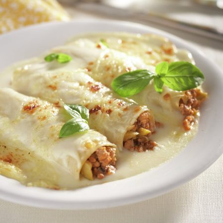 El truco secreto para que te queden unos canelones de carne espectaculares 2 Merca2.es canelones con aceitunas y albahaca 5e3349f1 1200x1200 Merca2.es