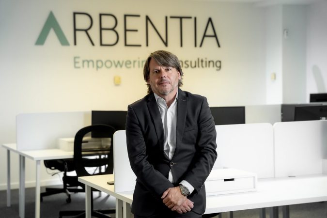 Arbentia advierte sobre la Ley de atención al cliente que exige mejorar a telecos y banca