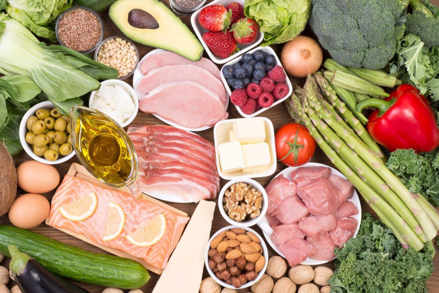 Keto vs. Atkins: Conoce cuál dieta conviene según tus objetivos 4 Merca2.es EFECTIVIDAD EN LA PÉRDIDA DE PESO Y SALUD METABÓLICA: RIESGOS Y PRECAUCIONES