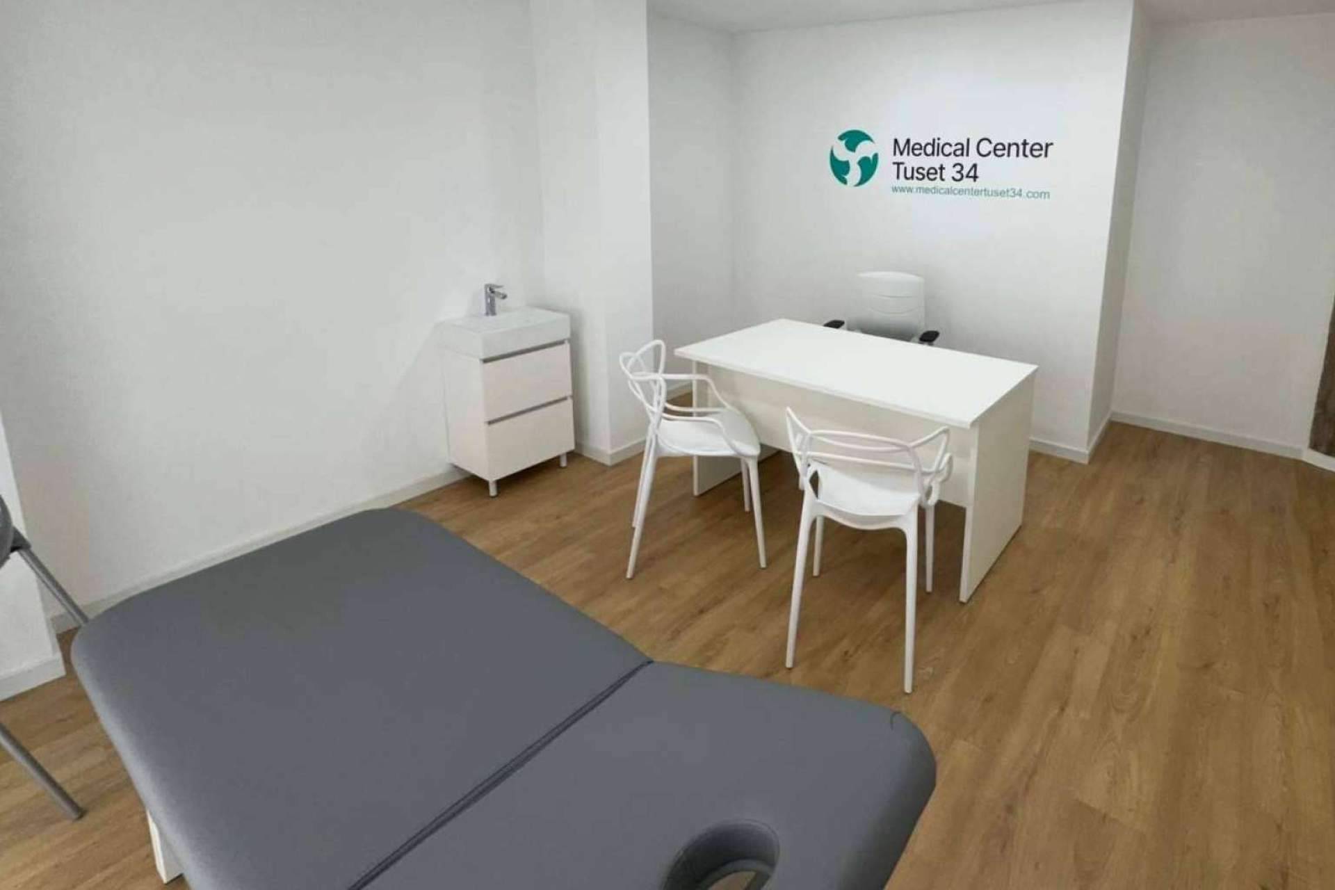¿Dónde encontrar profesionales de primer nivel y avances tecnológicos para el bienestar integral? Medical Center Tuset 34