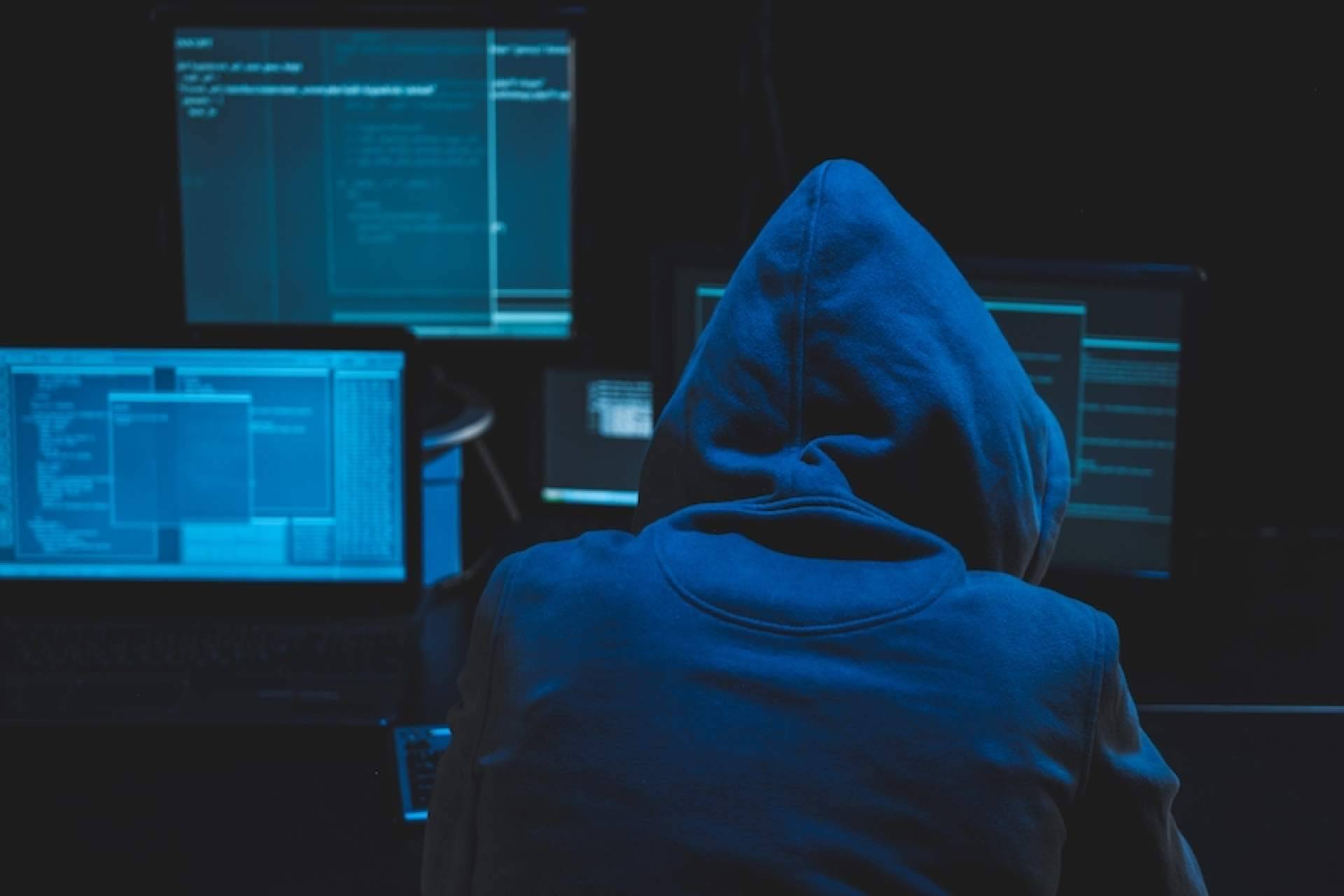 Ex-empleado roba datos confidenciales para beneficiar a la competencia
