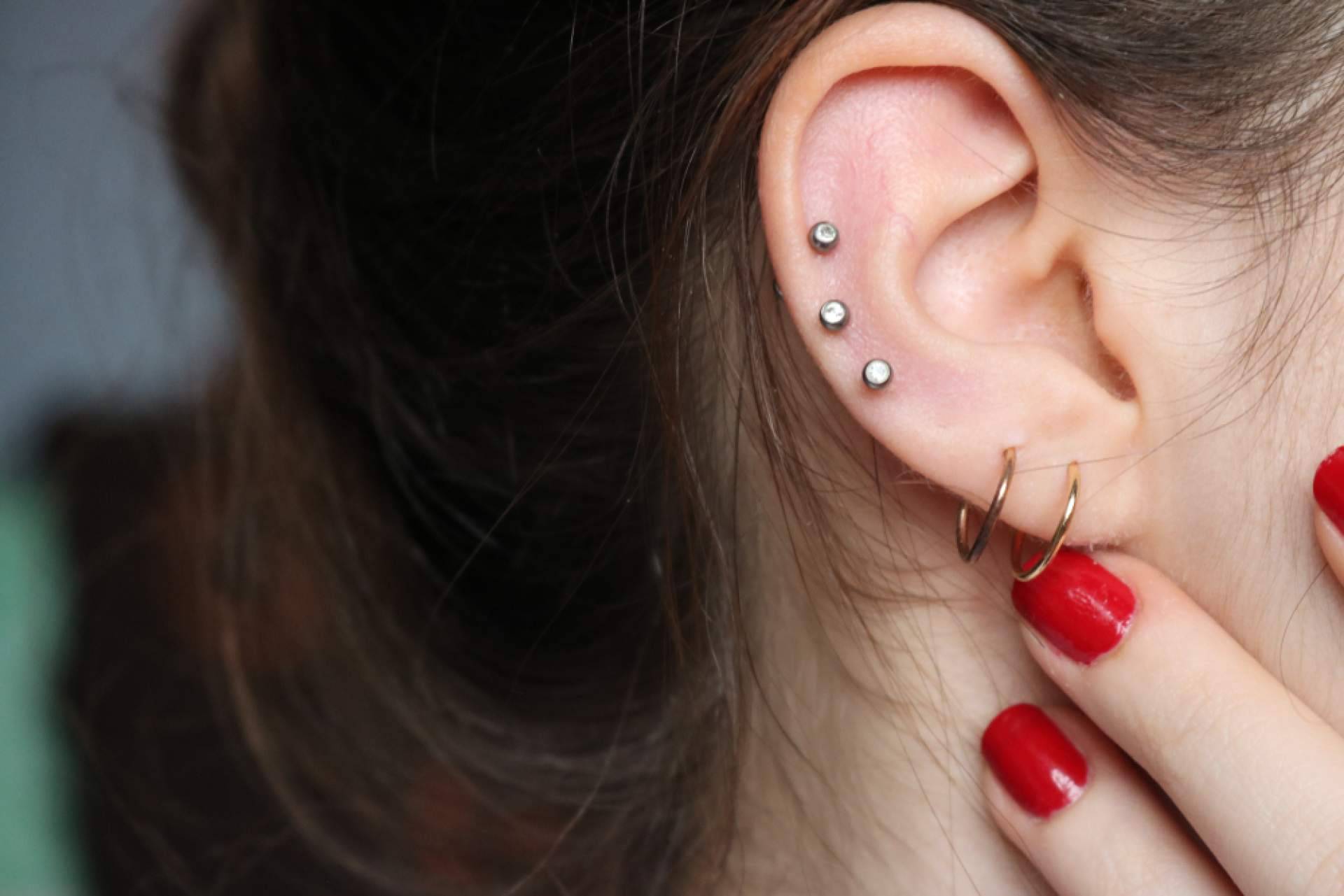 Cierre de agujeros piercing con Elegansse
