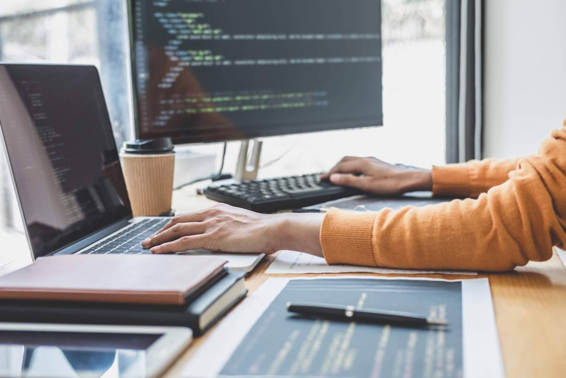 Transformación digital de empresas con software a medida, por The Cloud Group