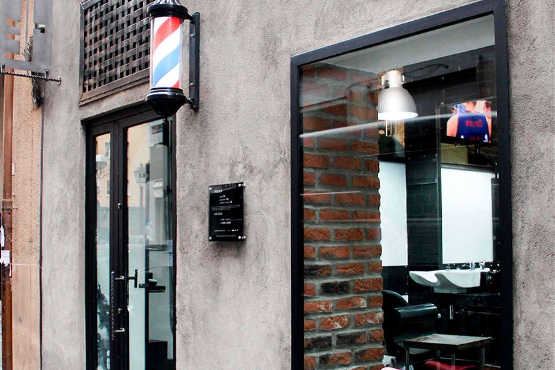 Roberto Carrillo 1998 destaca como una peluquería y barbería de referencia para los hombres de Madrid