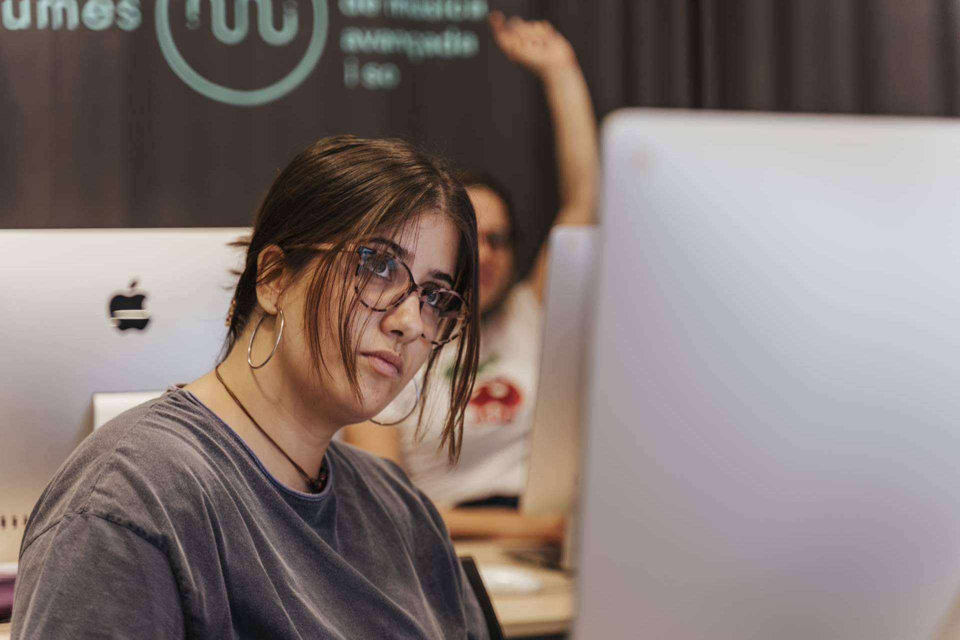 La escuela de producción musical EUMES explica por qué es importante colaborar con artistas