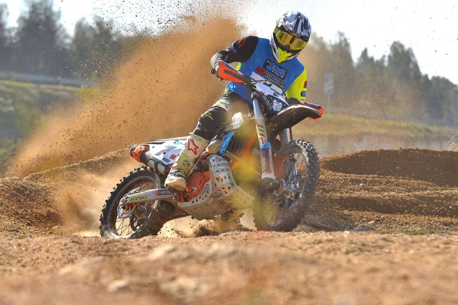 Plásticos y adhesivos para motos offroad con ADHESIVOSEMBARRADOS
