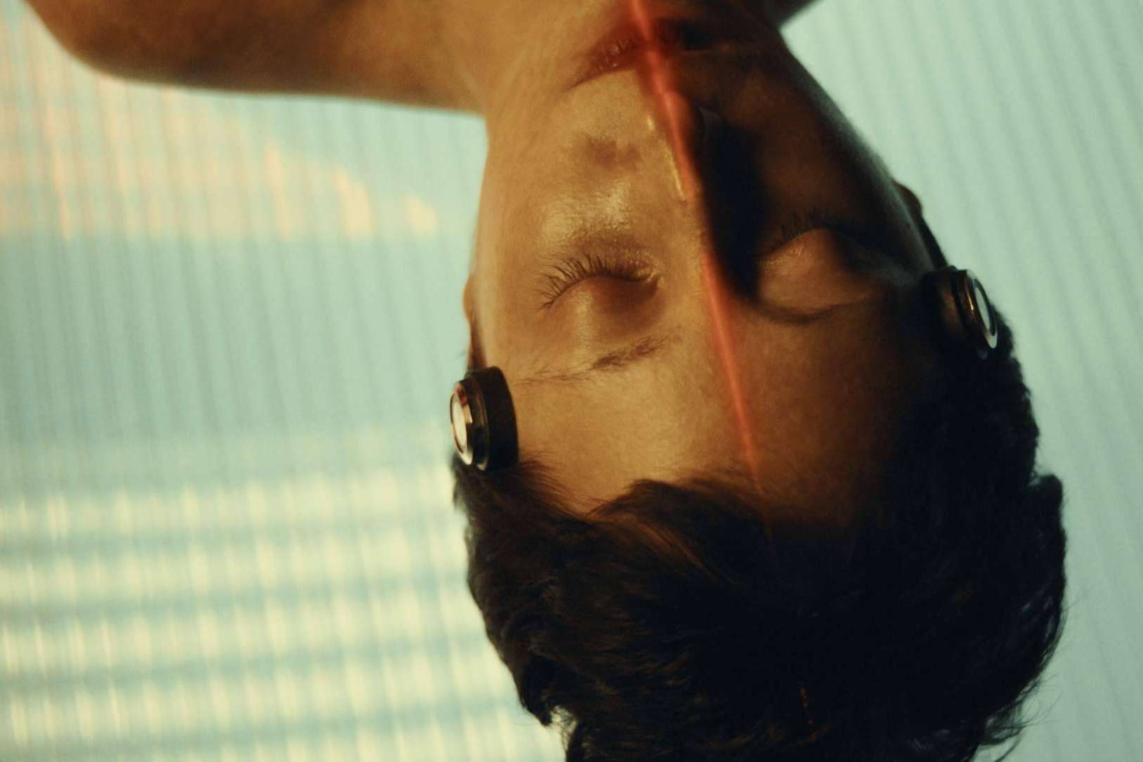 Un viaje cinematográfico por el mundo oscuro de la medicina con el director Alex García Mallarini