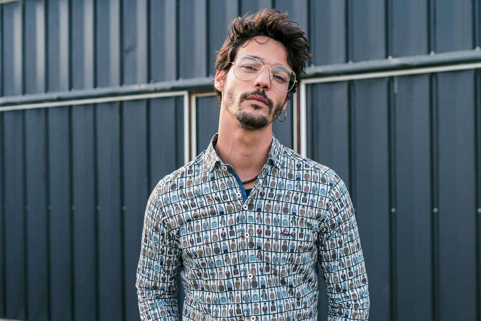 Las camisas de hombre son una prenda imprescindible en cualquier armario