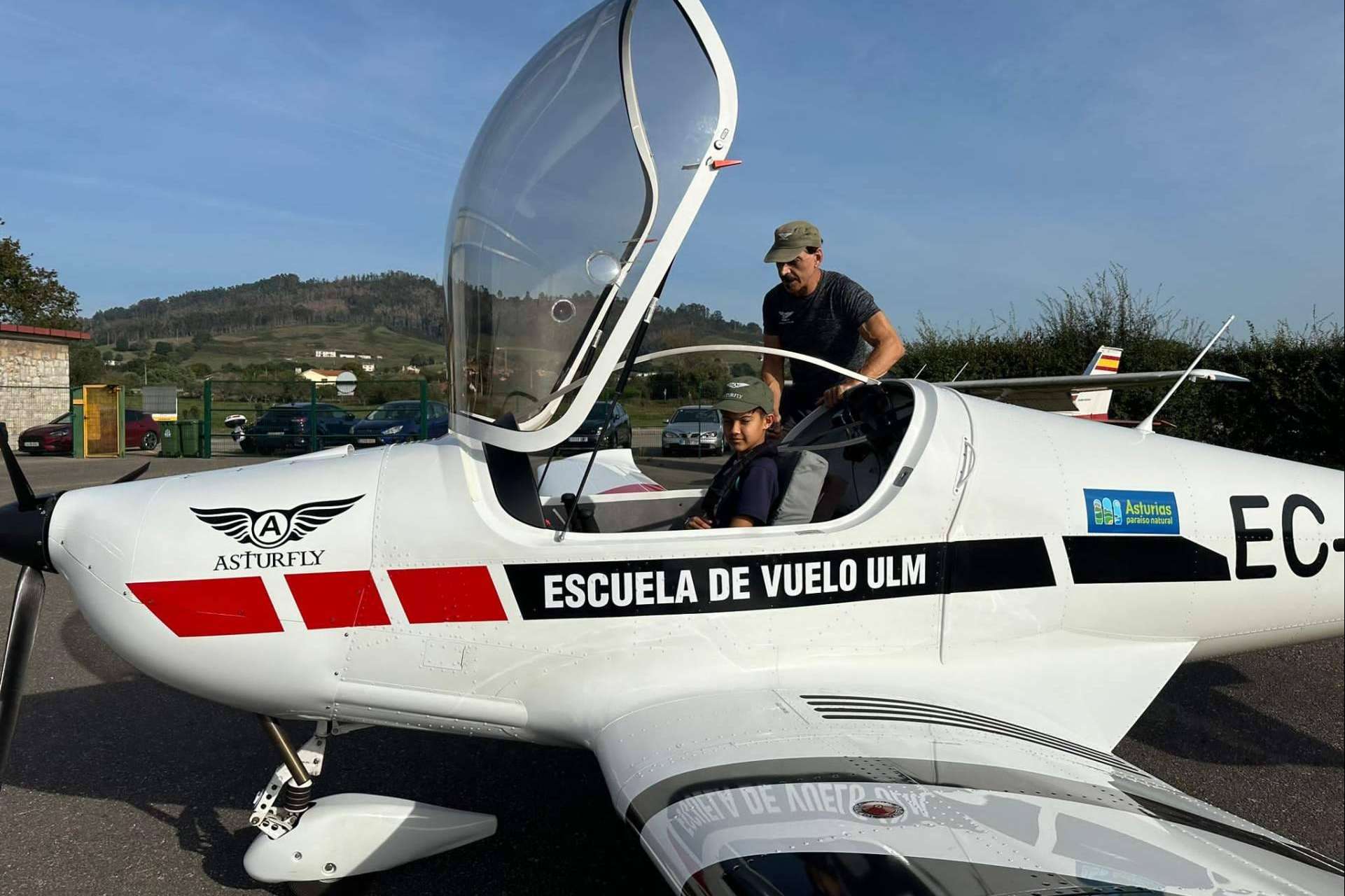 ‘Volando alto y bajo. Las aventuras de un piloto de avioneta en busca de las mejores vistas del mundo’ (Asturias)