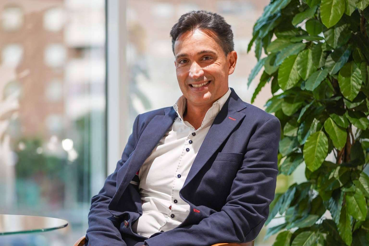 Dr. Palacios Ortega, especializado en otoplastia, blefaroplastia y rinoplastia