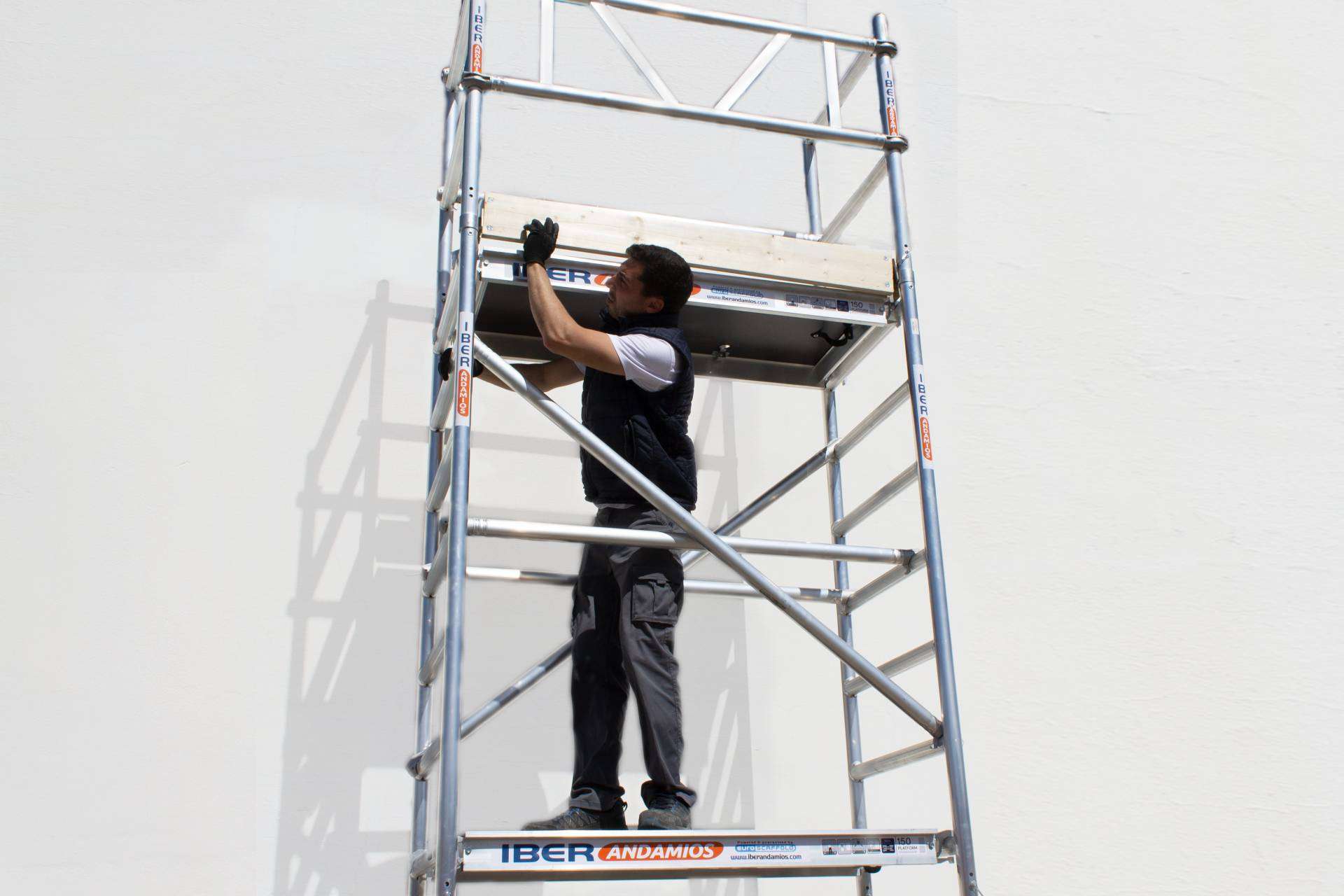 Venta online de andamios de aluminio con IBERANDAMIOS, uno de los principales referentes