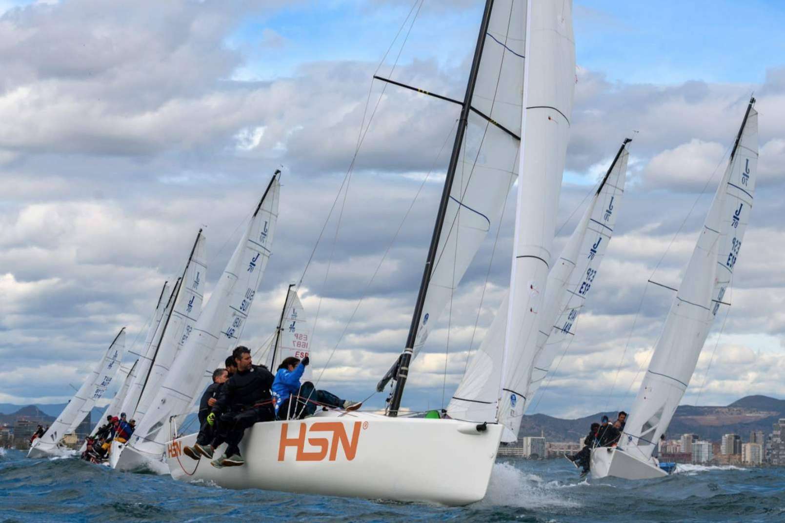 Iza las velas el nuevo HSN Sailing Team en la flota de J70