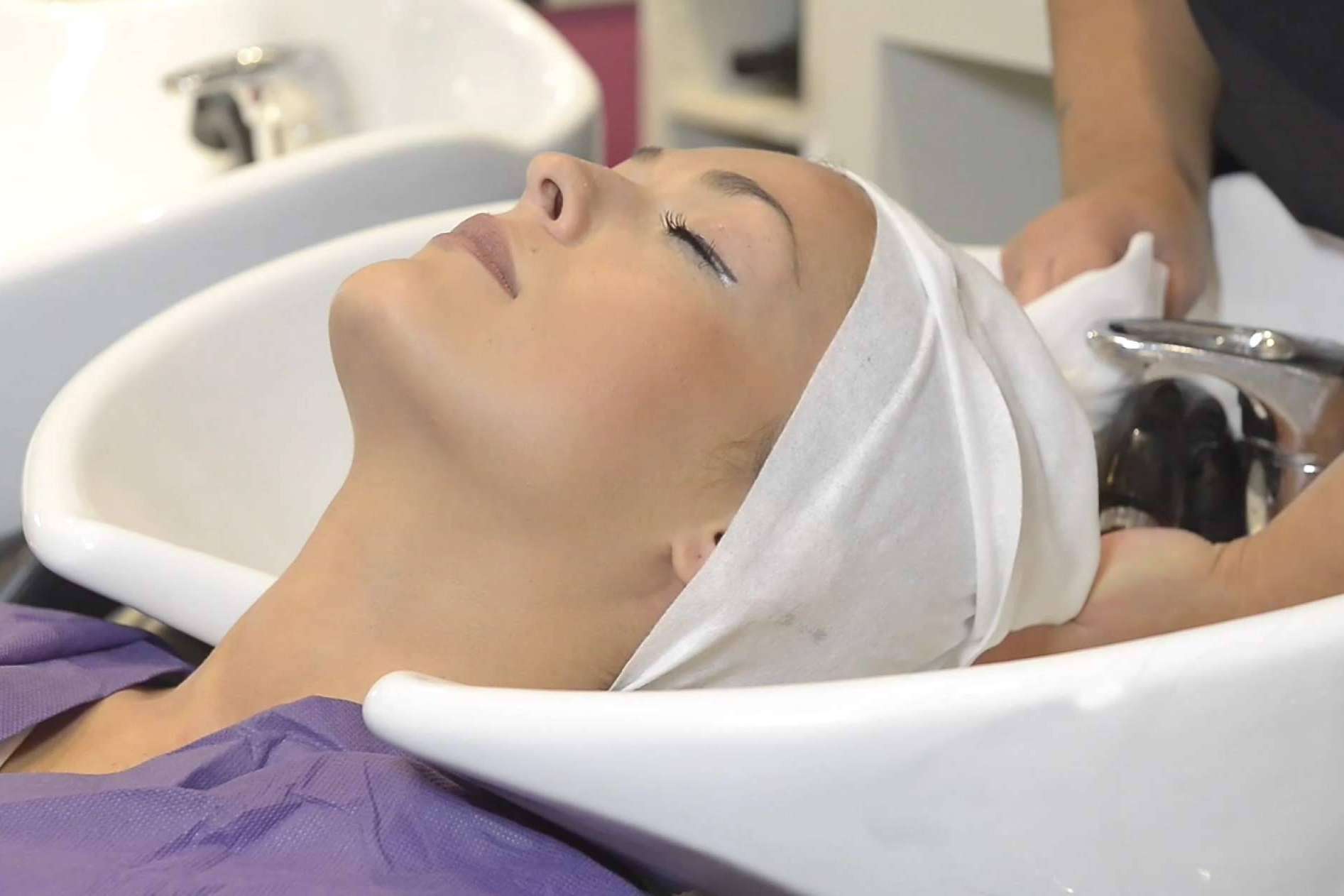 Wear&Tear presenta su innovadora línea de toallas y ropa desechable biodegradable para la industria de la estética y peluquería en Cosmoprof Worldwide Bologna