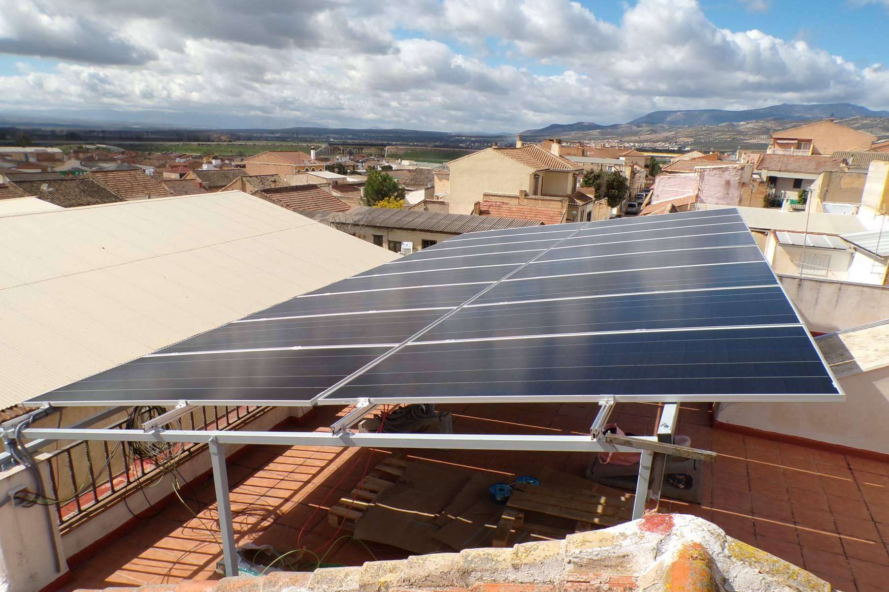 Grupo Jalcris explica los beneficios de una instalación fotovoltaica de autoconsumo conectada