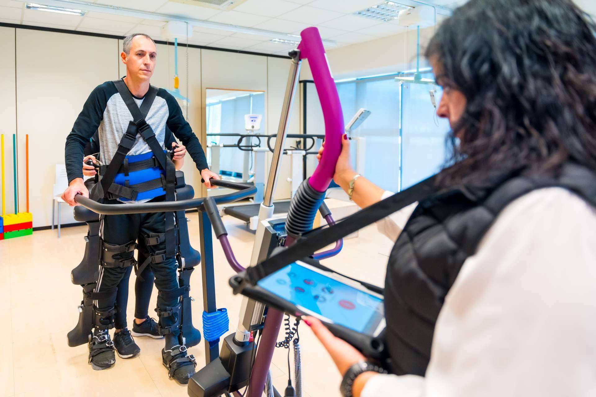 Neurorrehabilitación con tecnología de la empresa Gogoa Mobility Robots en Movex Clinics