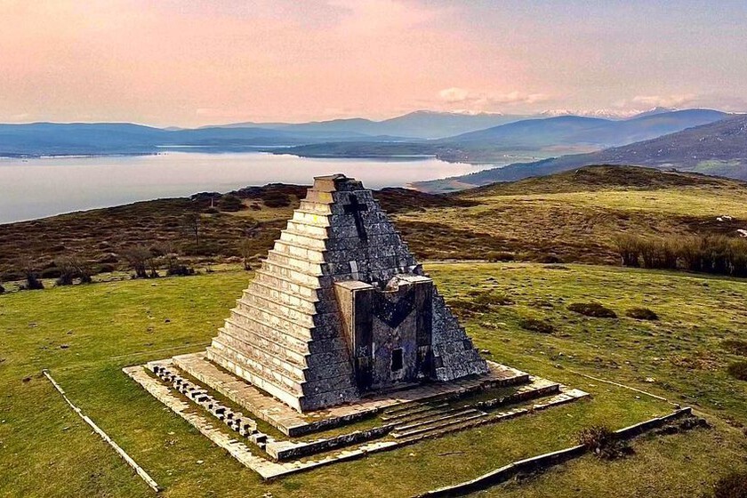 Descubre estas misteriosas pirámides en España que parecen aztecas y se desconoce su origen 2 Merca2.es CONTEXTO HISTÓRICO Y CULTURAL