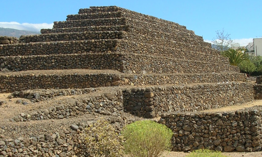 Descubre estas misteriosas pirámides en España que parecen aztecas y se desconoce su origen 4 Merca2.es IMPACTO EN LA COMUNIDAD LOCAL Y EL TURISMO