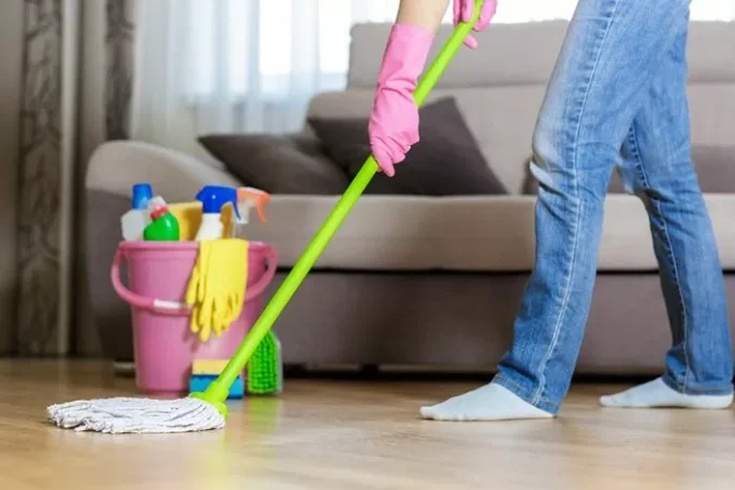 La fregona de microfibra y otros 7 trucos para limpiar la casa más rápido