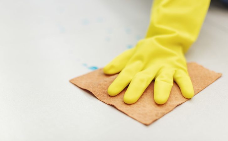 rubber glove hand drying wet floor prevent contamination Merca2.es