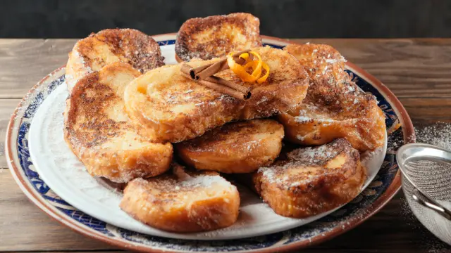 Dale una vuelta a la tradición y prepara unas torrijas de manzana que sorprenderán a todos