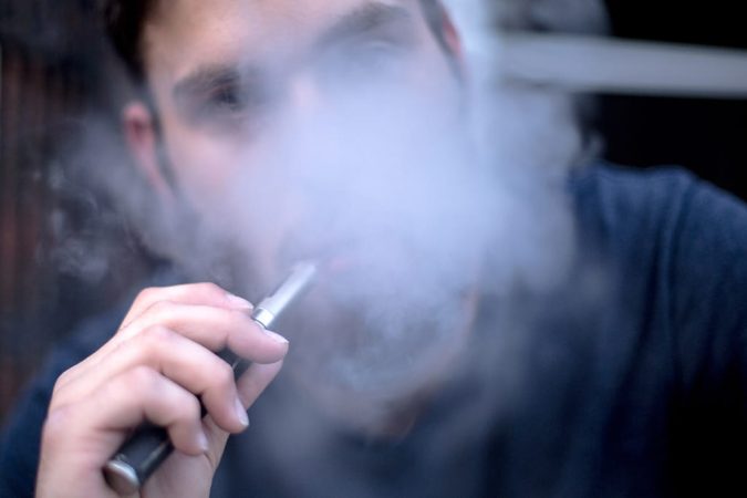Los cigarrillos electrónicos también causan daños a la salud