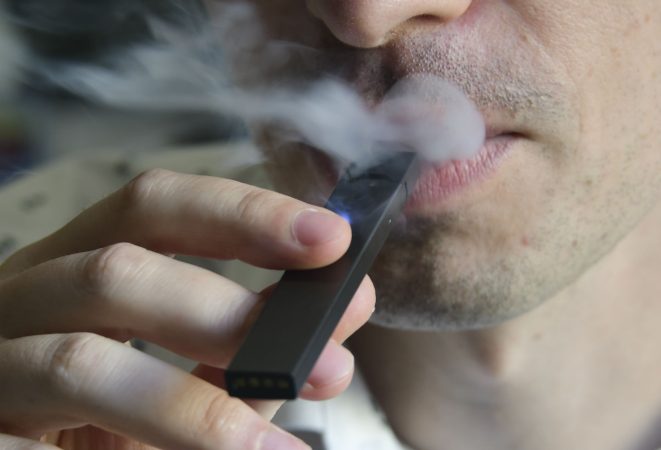El vapeo con los cigarrillos electrónicos y el riesgo de cáncer: Separando los hechos de la ficción