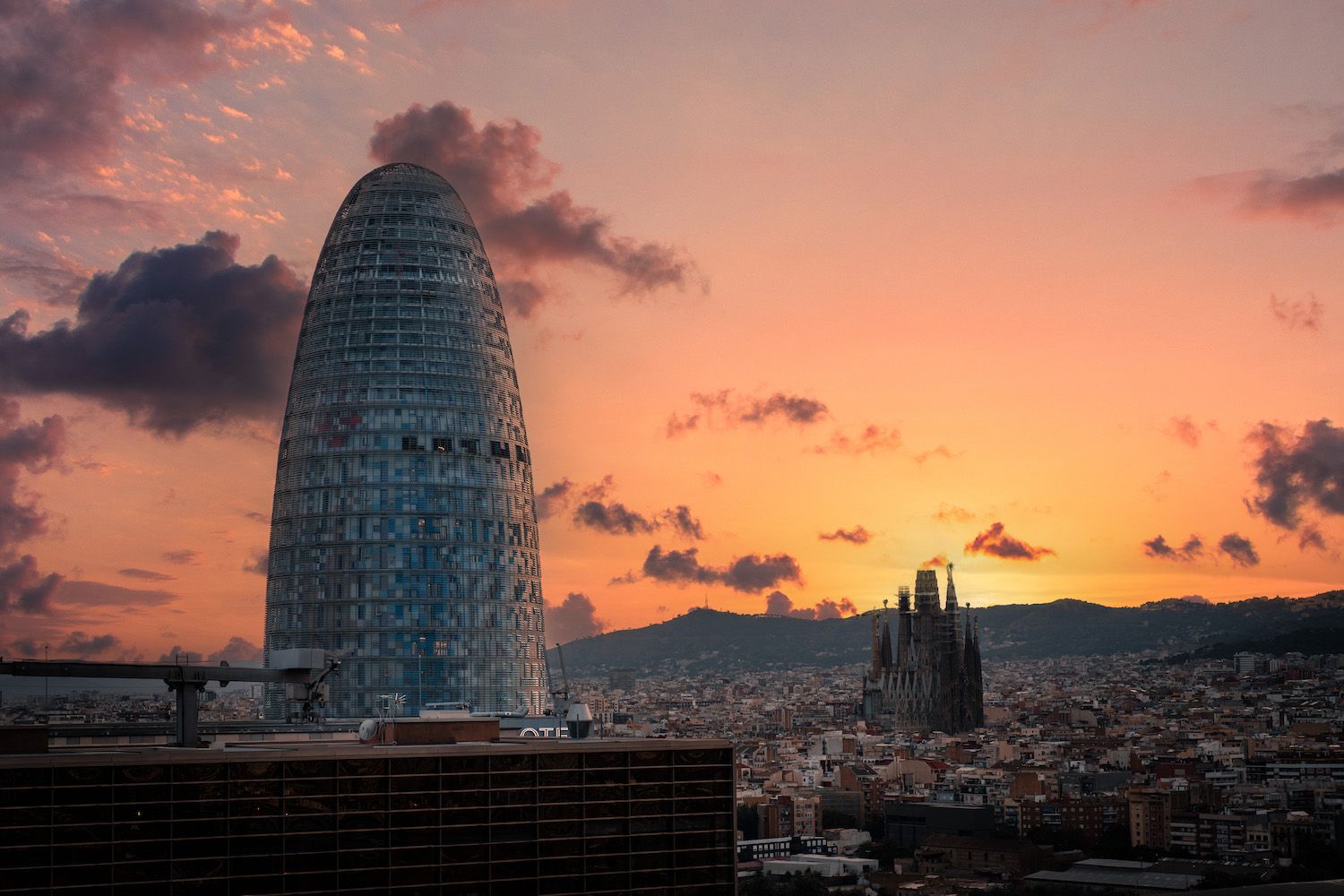 Un Sant Jordi diferente en Torre Mirador Glòries y el 24 un homenaje a Victoria de los Ángeles