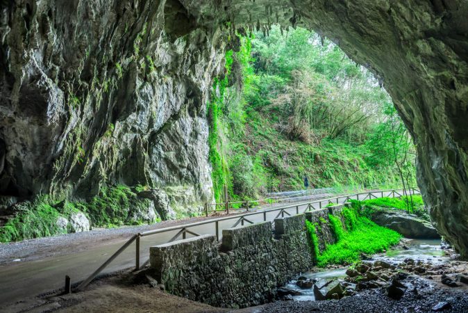 4.- Cuevas del agua