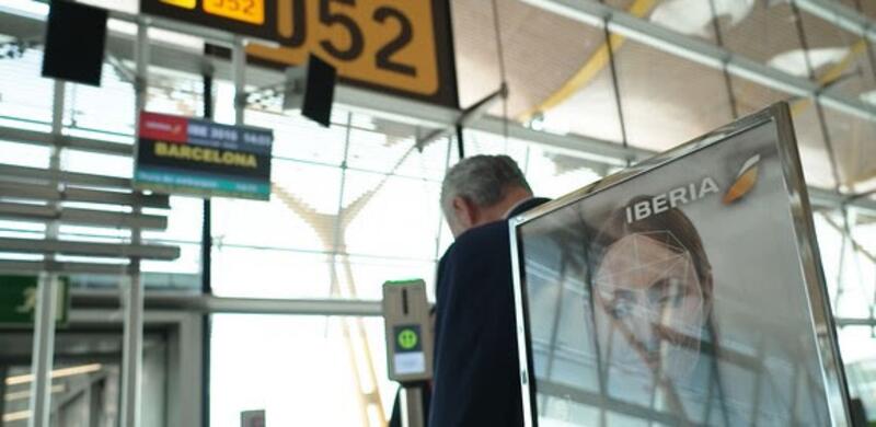 Iberia estrena el nuevo sistema de embarque por reconocimiento facial en el Puente Aéreo