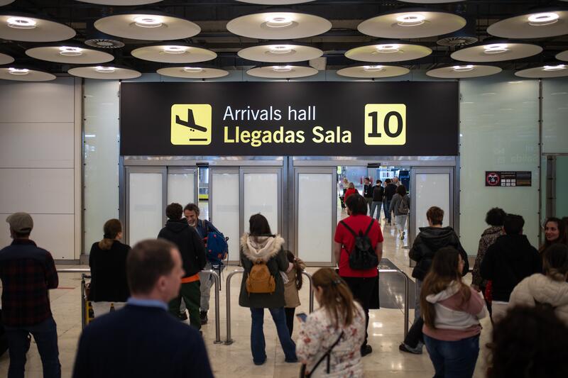 UGT y CCOO solicitan una reunión urgente con Iberia
