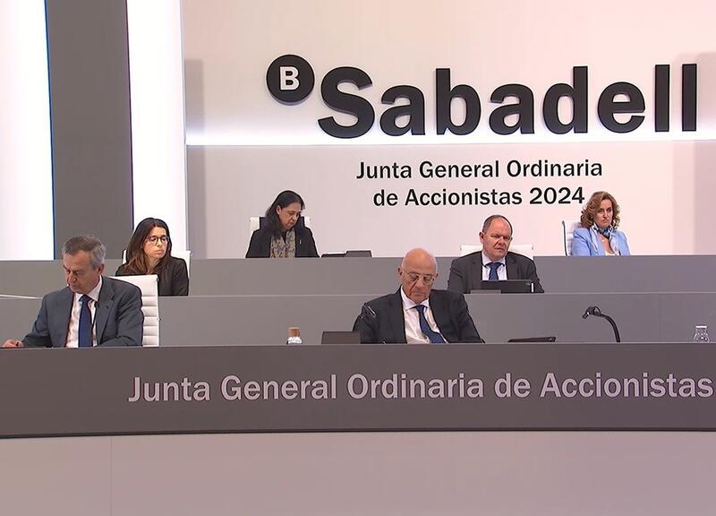 Criticas sindicales a Banco Sabadell en la Junta que aprueba un dividendo de 0,03 euros