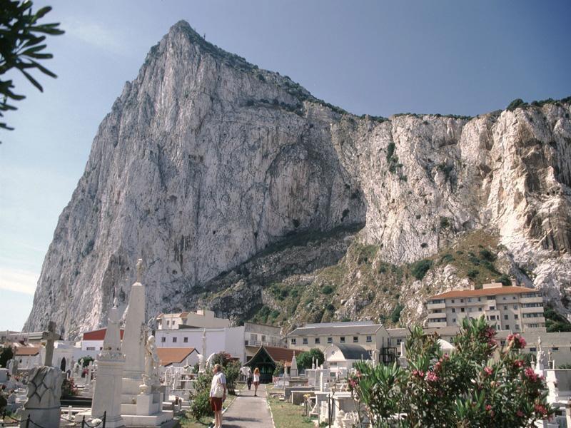 La Eurocámara rechaza retirar a Gibraltar y Panamá de la lista de países de alto riesgo fiscal de la UE