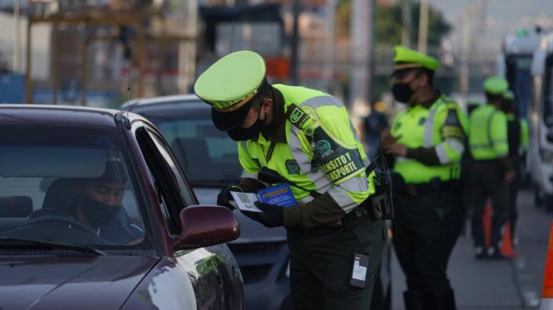 Aviso de Guardia Civil y DGT sobre la pegatina de la ITV: ¡12.000 euros de multa!