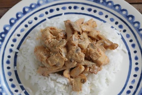 Pollo Stroganoff, un plato de origen ruso que se ha ganado el reconocimiento de la cocina internacional