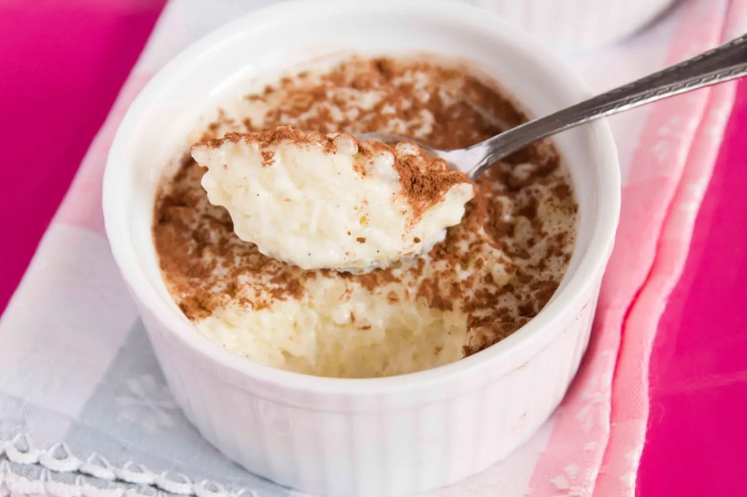 Los ingredientes secretos de la receta de arroz con leche de la abuela 2 Merca2.es EL TOQUE FINAL: PRESENTACIÓN Y TEXTURA