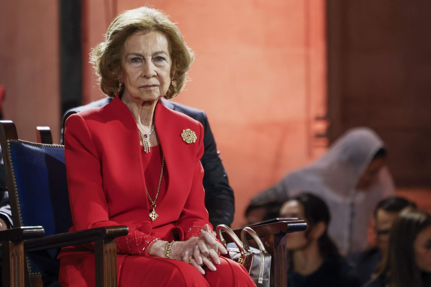 Alerta por el estado de salud de la reina Sofía: sus empleados más leales piden atención a sus hijos