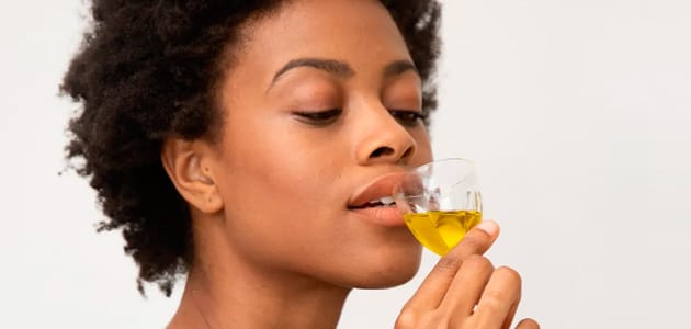 Los beneficios de beber aceite de oliva que usa Jennifer López
