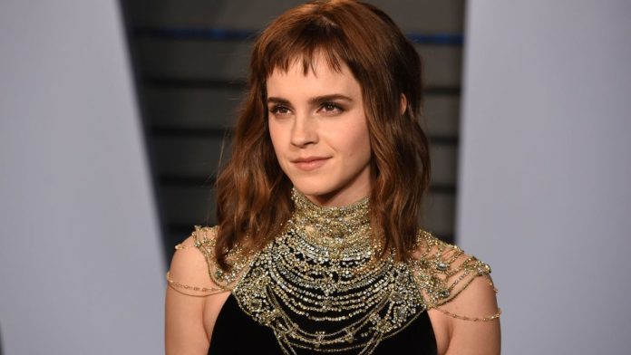 La foto sensual de Emma Watson celebrando su 34 cumpleaños: ¡Sin camiseta y en vaqueros!