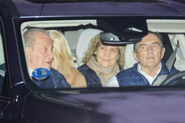 EnBlau señala que Juan Carlos se ha quedado por toda la tormenta mediática en su entorno