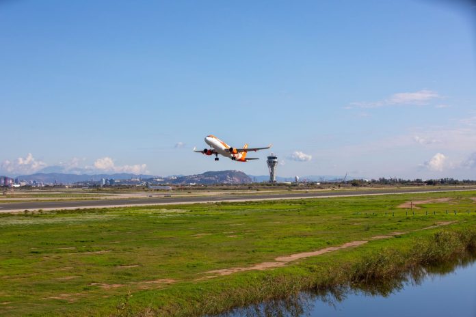 El Aeropuerto de Barcelona-El Prat suma 7 propuestas de distintas entidades y administraciones para asumir la llegada de más vuelos intercontinentales